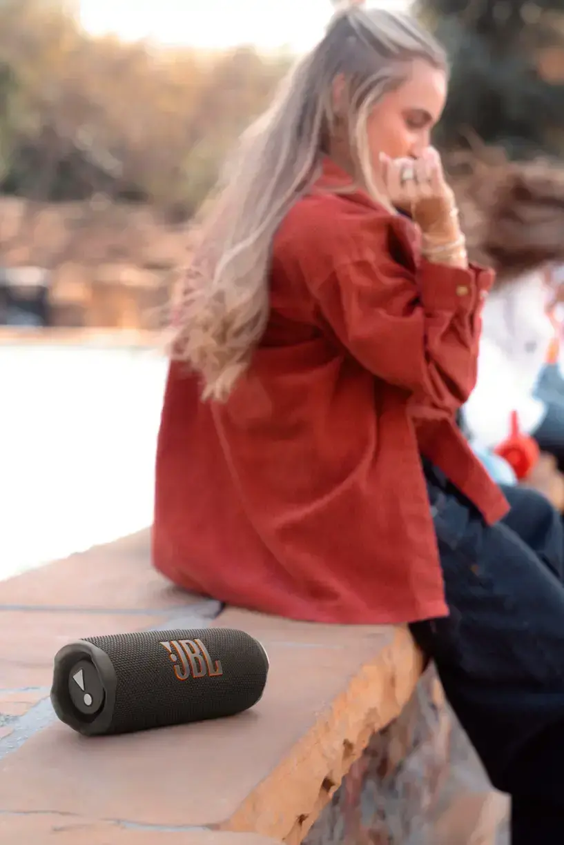 JBLFLIP7BLKAM JBL FLIP7 Portable Waterproof Wireless Speaker - Black-8